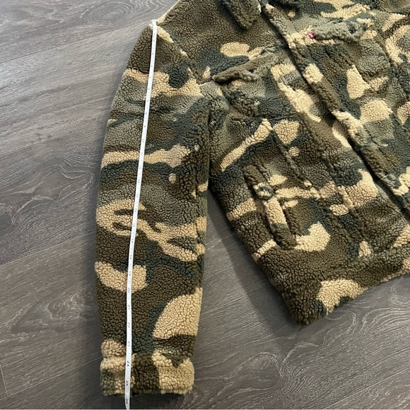 Levi Straus & Co Sherpa Camouflage Trucker Jacket - Picture 16 of 16